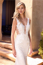 Load image into Gallery viewer, Runway Fitted Lace Mermaid Train Wedding Gown
