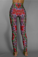 Load image into Gallery viewer, Red Abstract leggings
